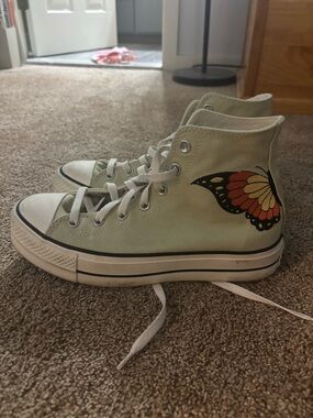 Converse High-Top Sneakers with Butterfly Wing Graphic - Light Green